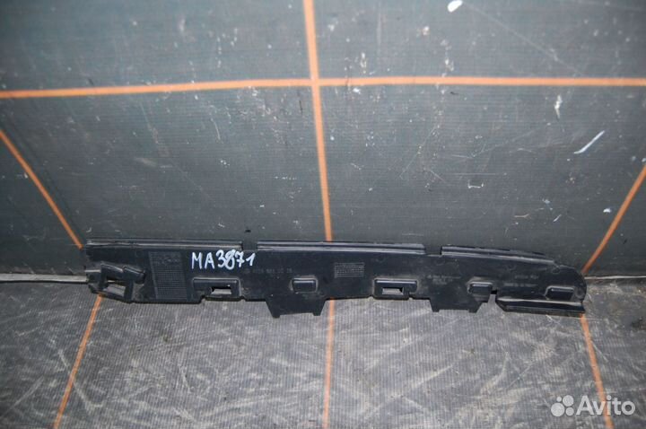 Накладка радиатора правая -Mercedes-Benz GLA- X156