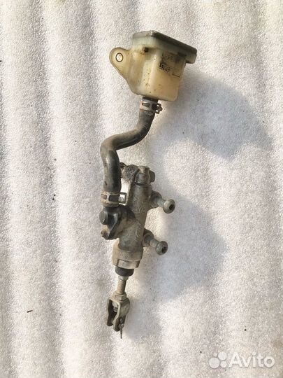 Suzuki RF 400 задний тормозной цилиндр