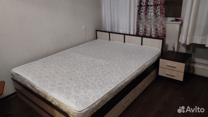 Кровать с матрасом