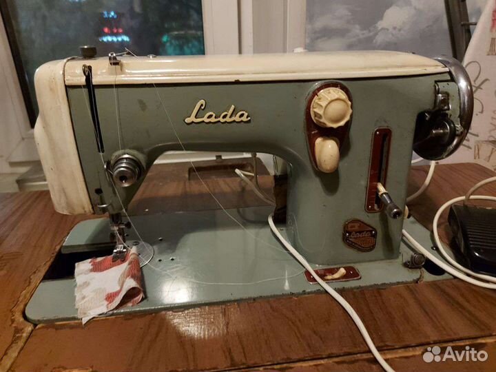 Швейная машина Лада