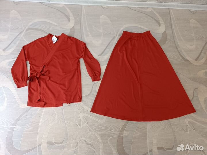 Костюм юбка + кофта новый, М