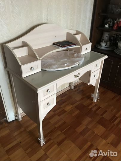 Стол туалетный