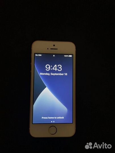 Телефон iPhone se 2016