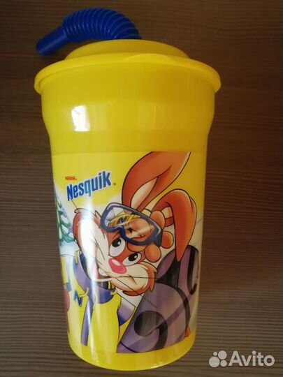 Пластиковый стакан с трубочкой