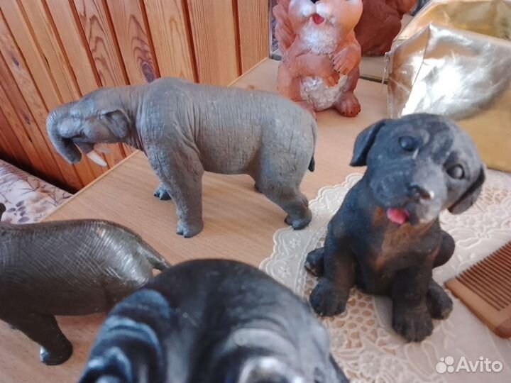 Статуэтки сувенирные