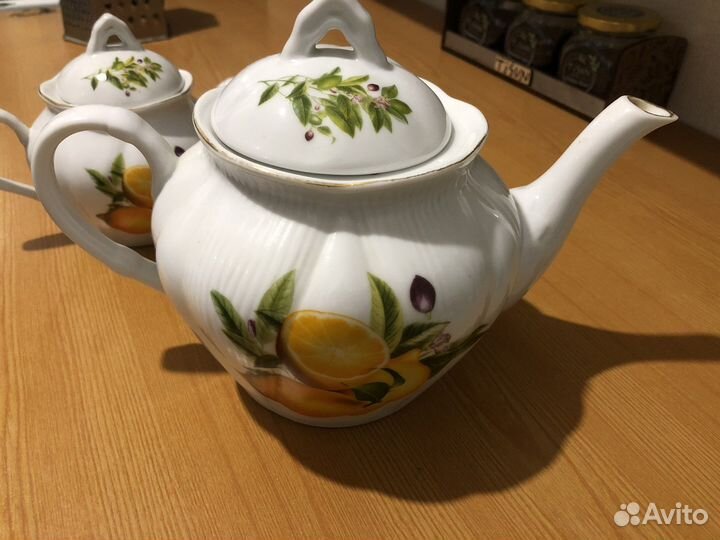 Заварочный чайник и сахарница б/у