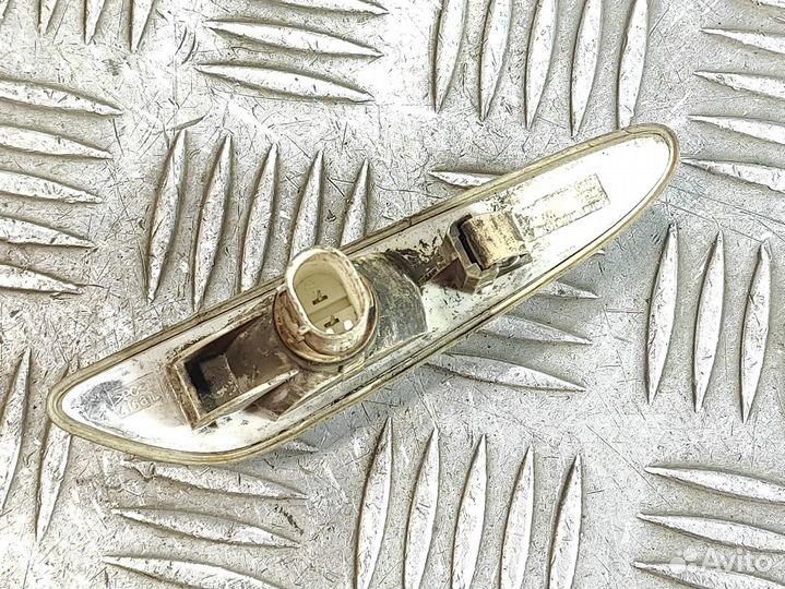 Повторитель в крыло левый Bmw X3 e83 2004-2010