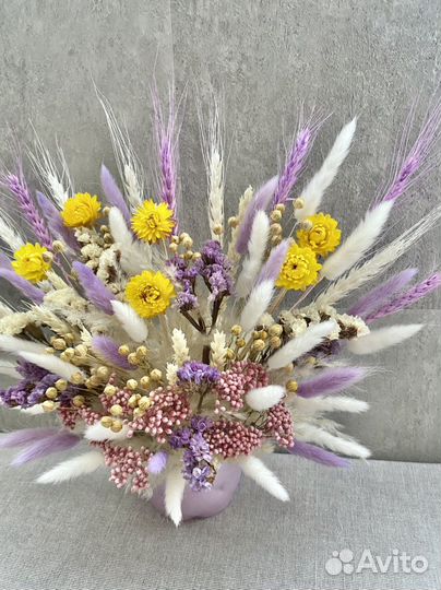 Композиция из сухоцветов Ирис