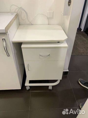 Косметологический столик