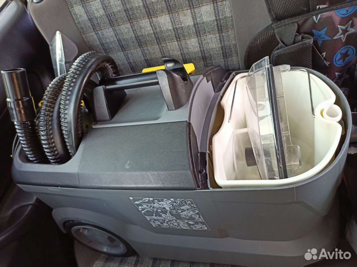 Моющий пылесос Karcher puzzi 10/1