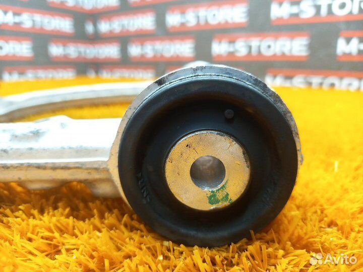 Рычаг подвески верхний передний левый