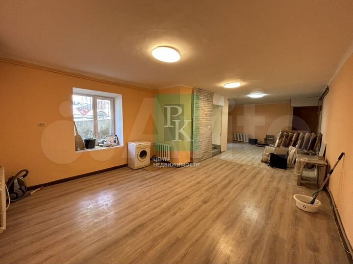 Помещение 100 м² на первой линии в центре города