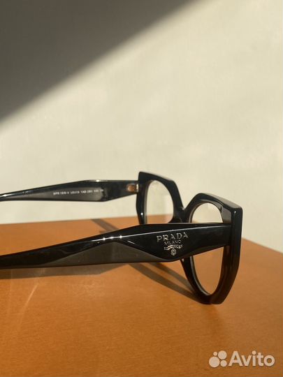Очки Prada