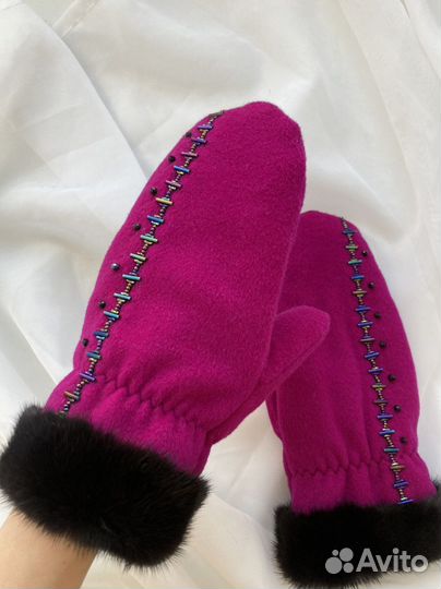 Варежки кашемировые розовые с вышивкой меховые