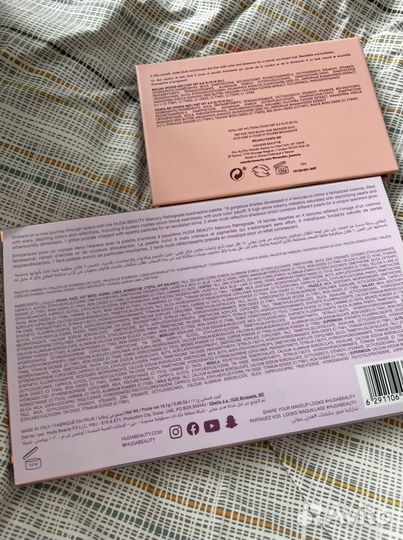 Палетка теней huda beauty