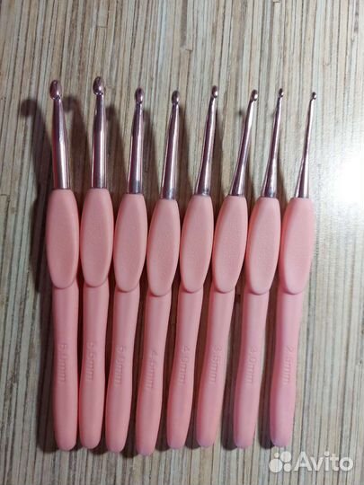 Крючки для вязания. Есть тоненькие для кружева