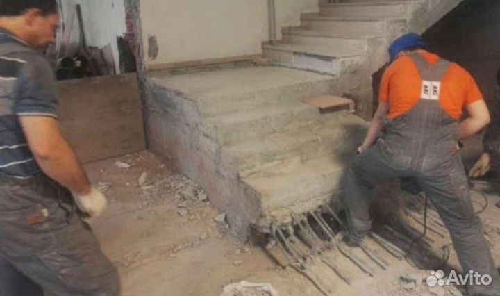 Демонтаж стен, зданий, домов