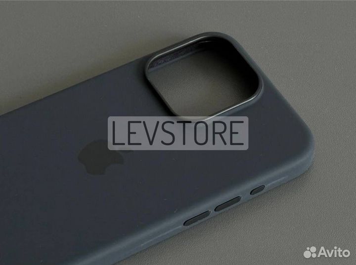 Чехол силиконовый на iPhone 15/Pro/Max Black