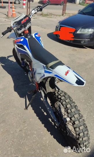 Мотоцикл Kayo K4 MX Витрина