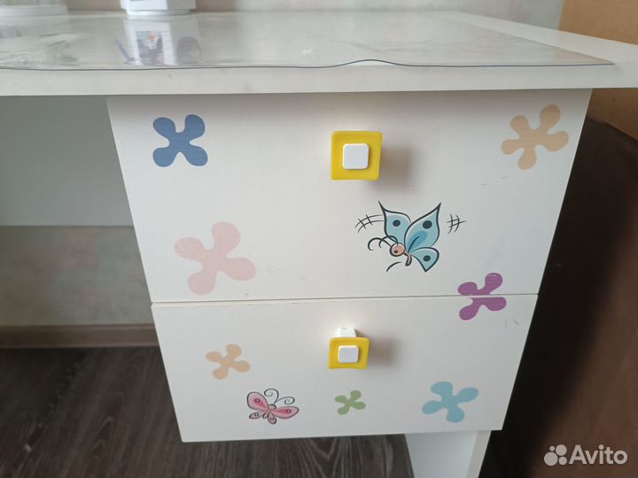 Детский письменный стол