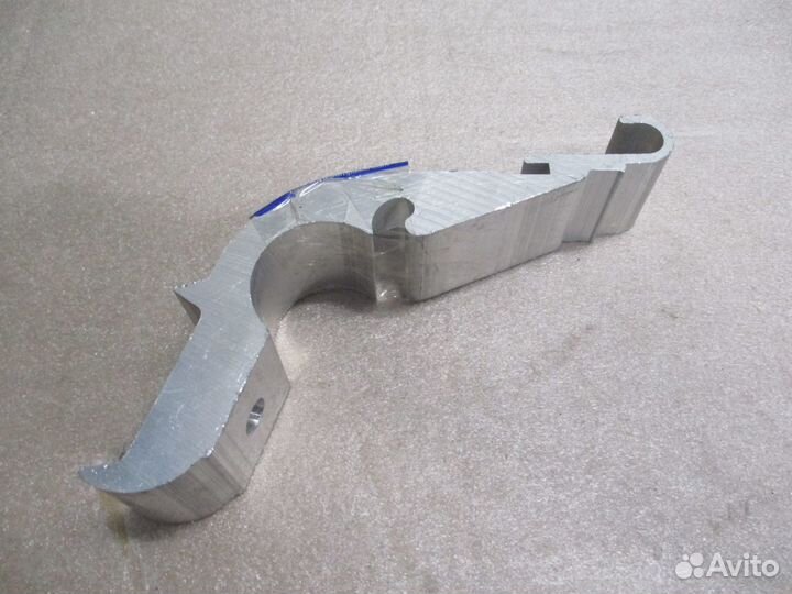 Кронштейн держатель крыла Вольво FM9,10,12,16