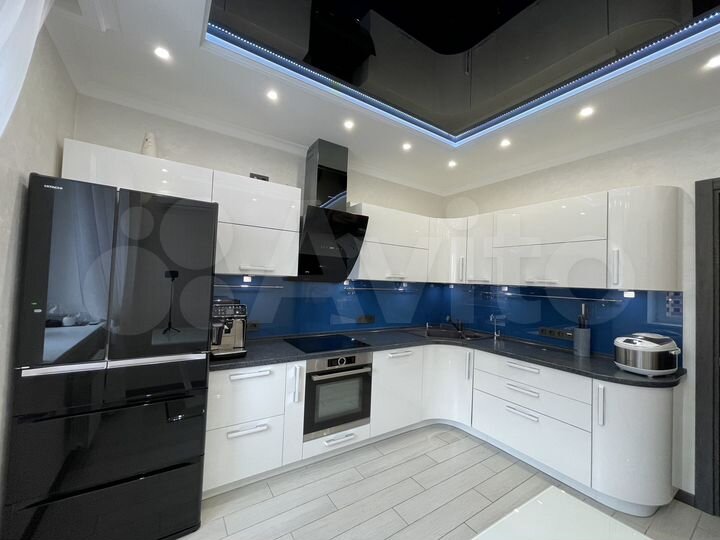 3-к. квартира, 85 м², 15/17 эт.