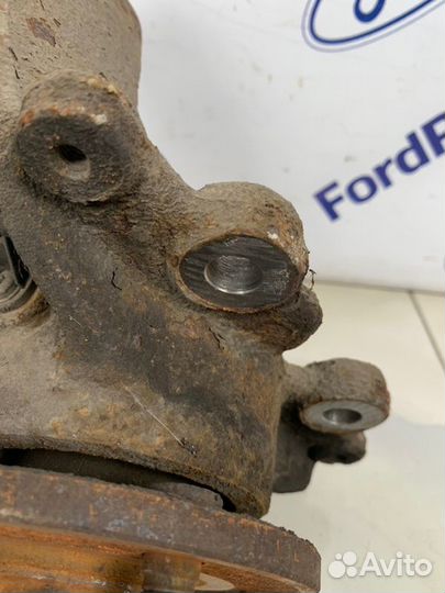 Кулак поворотный передний правый Ford Focus 3 CB8