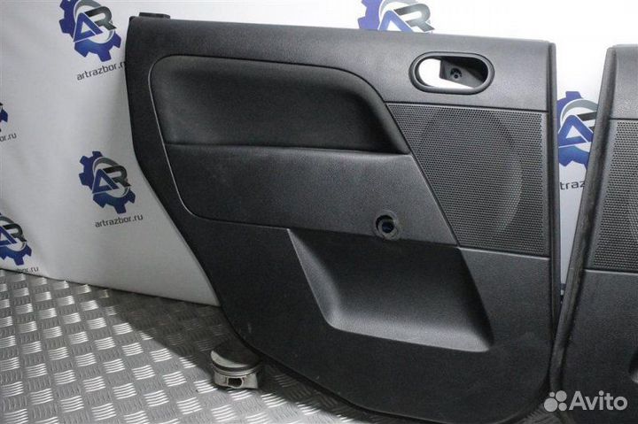 Обшивка двери задней левой Ford Fiesta MK5 1.6