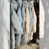 Девочка в белом купальнике