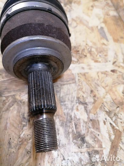 Передний правый привод Мitsubishi Grandis 2.4 NA