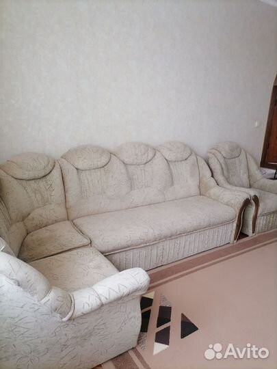 Угловой диван и кресло