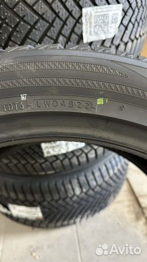 Yokohama BluEarth Winter V906 295/40 R21 111V