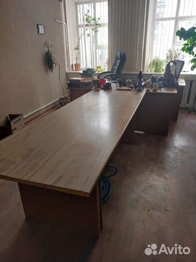 Стол для кабинета или офиса