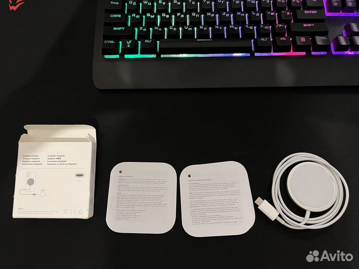 Беспроводное зарядное устройство Apple MagSafe