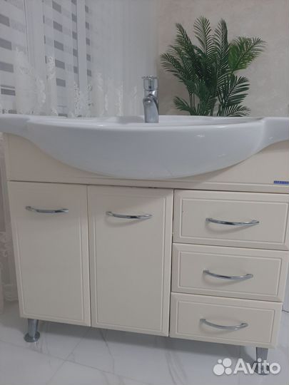 Раковина с тумбой