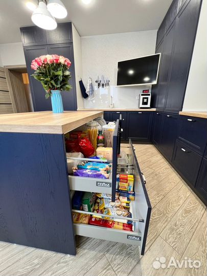 Кухня на заказ под потолок в Омске