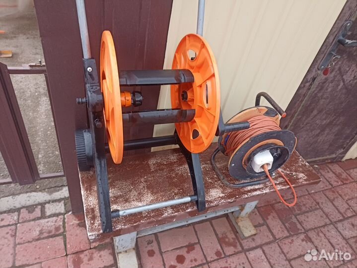 Катушка для поливочного шланга