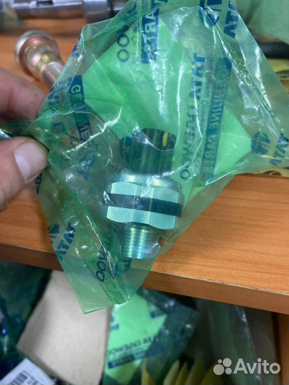 Датчик рессивера Daewoo (4-х контакнтый), 5.3 BAR