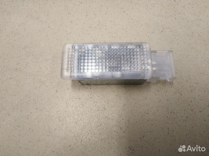 Плафон салонный Passat B6 2005-2010