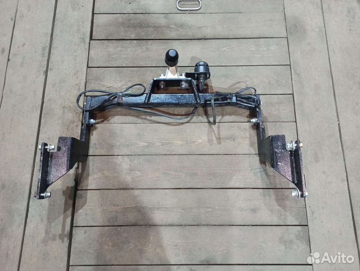 Фаркоп toyota ractis