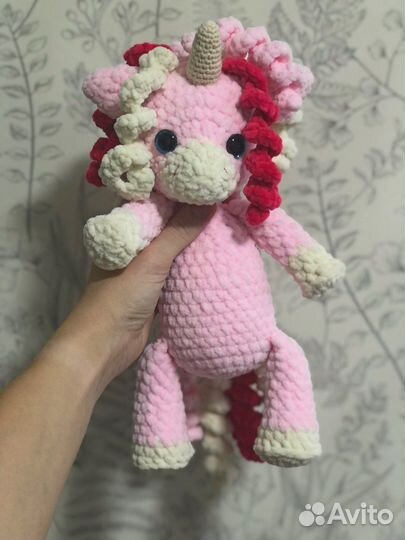 Плюшевый единорог амигуруми
