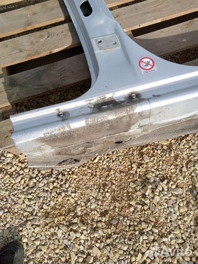 Центральная стойка кузова правая Volkswagen Passat