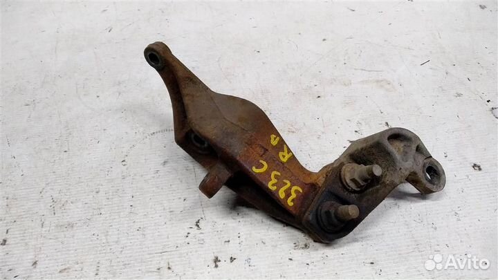 Кронштейн двс правый Mazda 323 С ва 97-00г