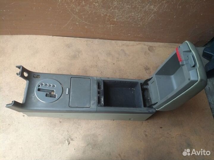 Консоль центральная Nissan Skyline V35 с2001-2007г