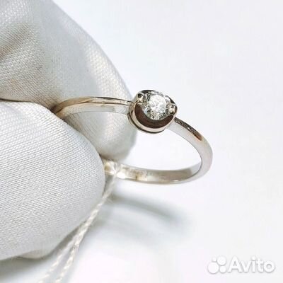 Золотое кольцо с бриллиантом 17р