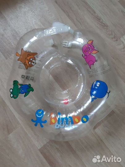 Ванночка для купания и круг для плавания
