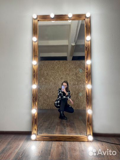 Зеркало с лампочками