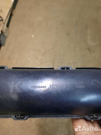 Трубку воздушного фильтра на Ниссан Х-Траил Т-31