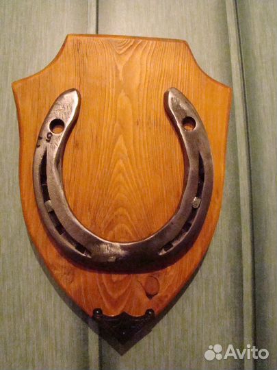 Панно подкова на удачу. Щит Ф. С. Б