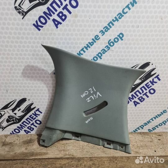 Обивка багажника лев верх Toyota Vitz SCP10